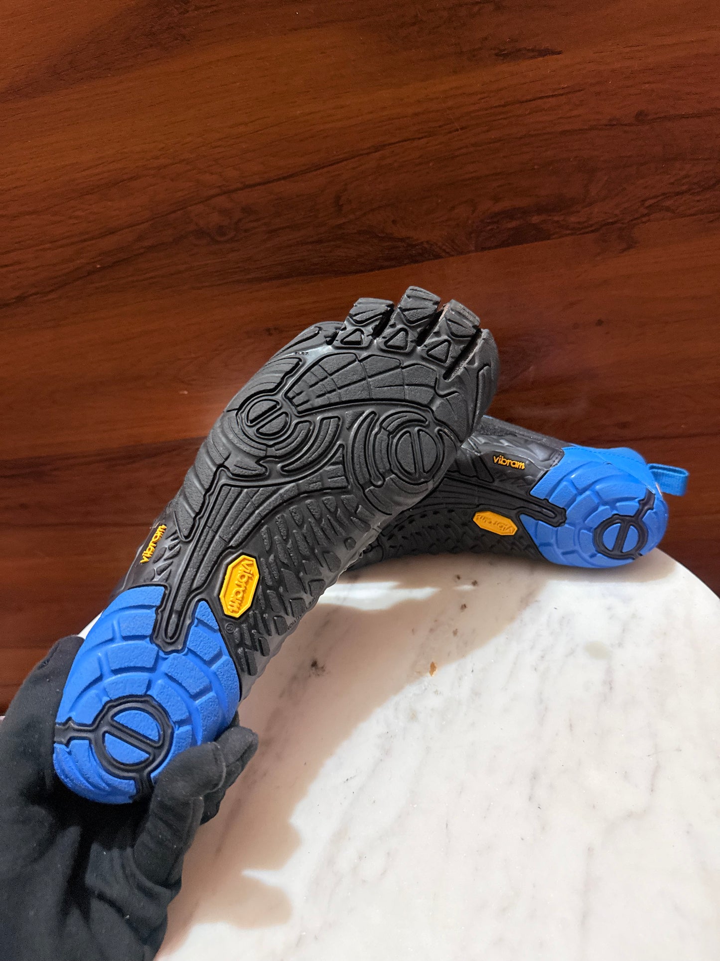Vibram FiveFingers – Black / Blue