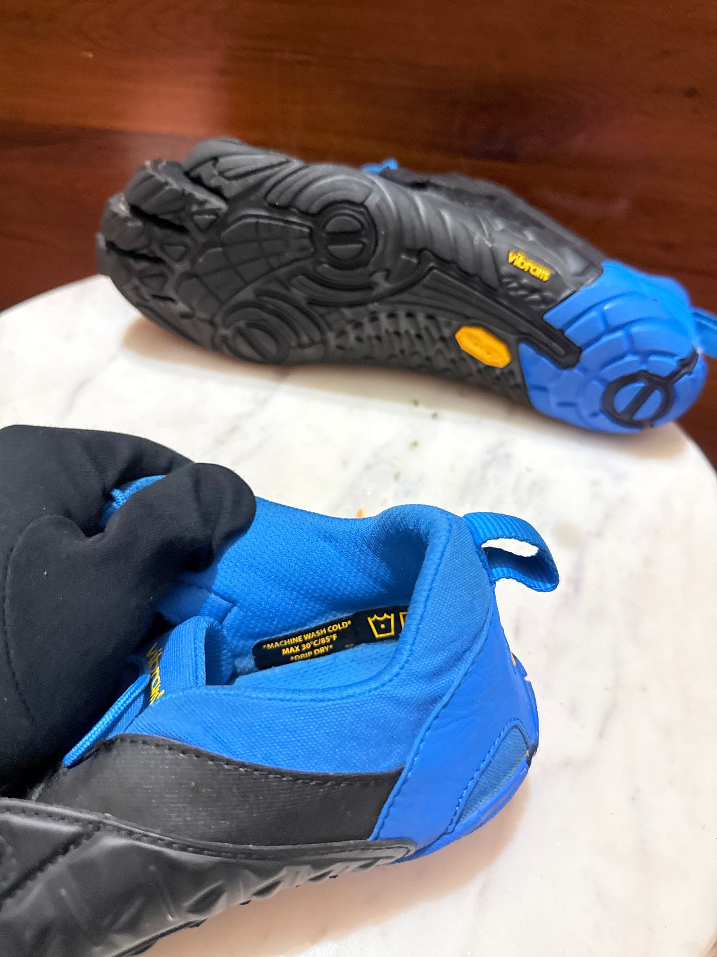 Vibram FiveFingers – Black / Blue