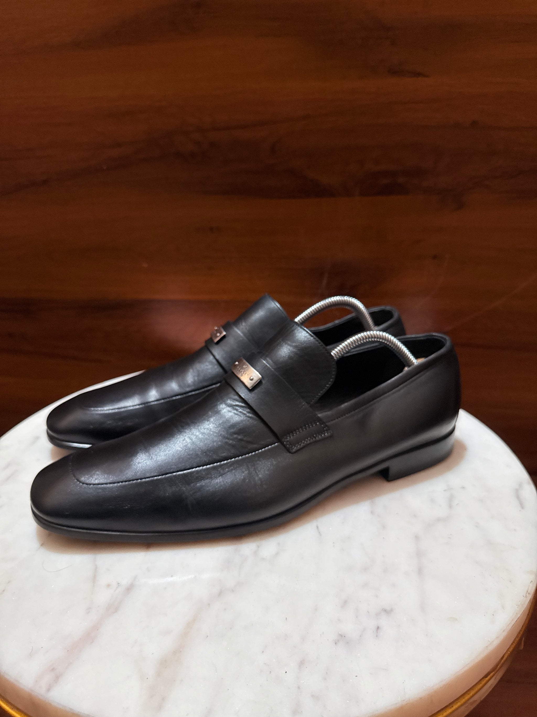 Gucci Engraved Silver Logo Plate Leather Loafers
