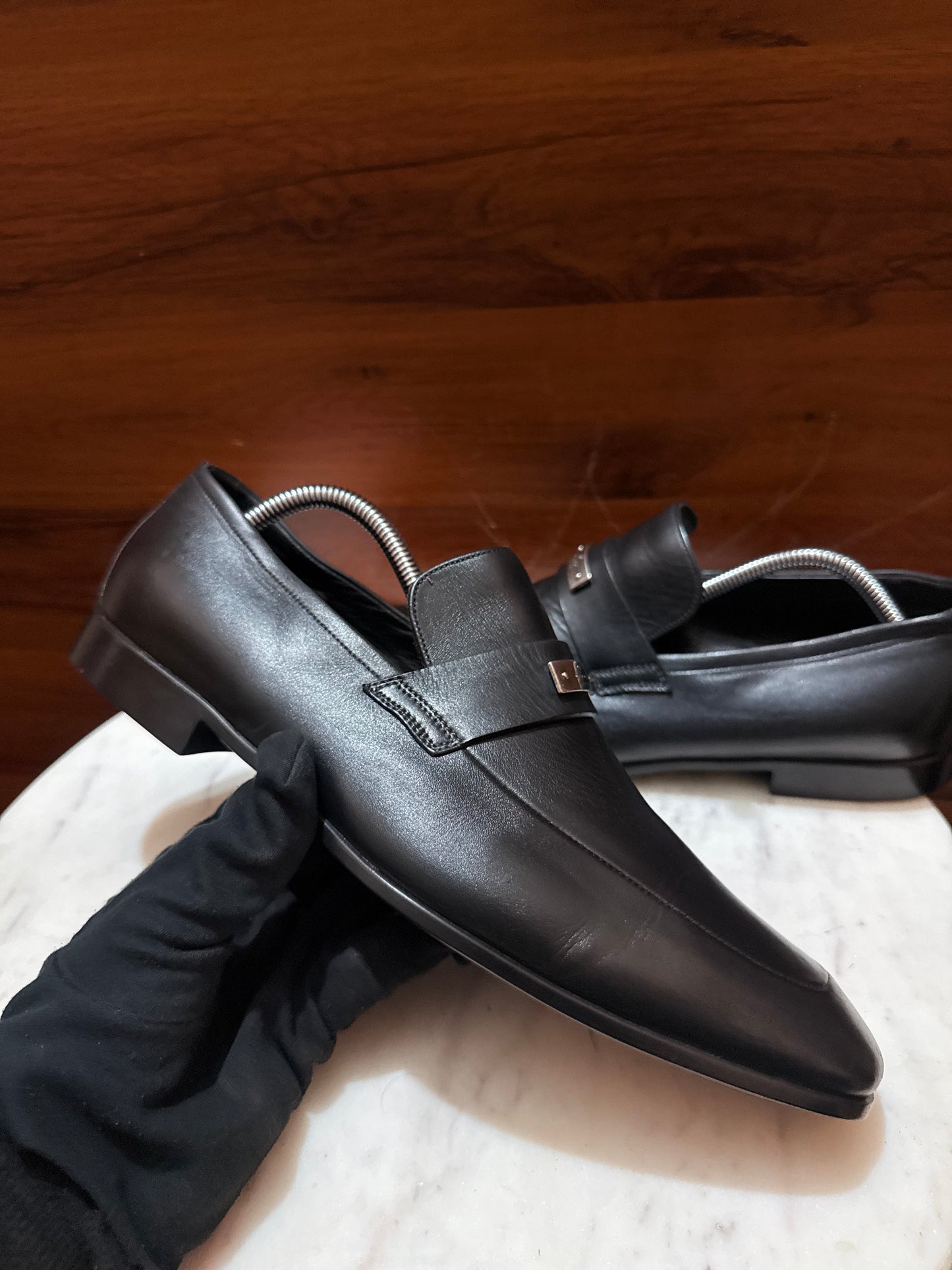 Gucci Engraved Silver Logo Plate Leather Loafers