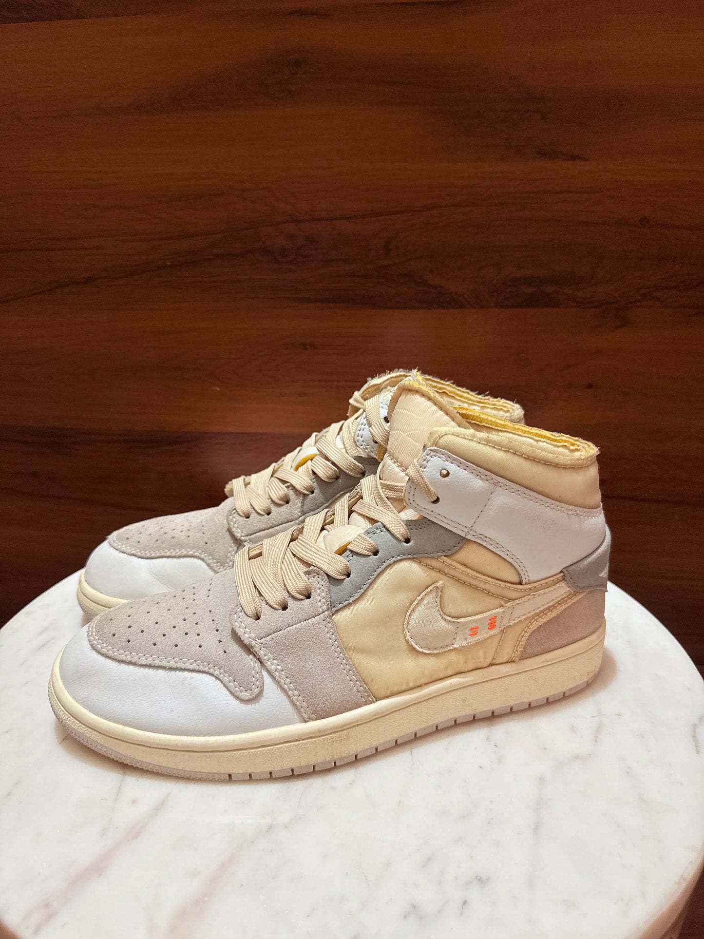 Air Jordan 1 Mid SE Craft