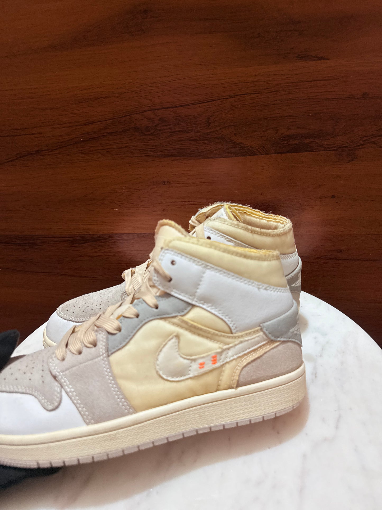 Air Jordan 1 Mid SE Craft
