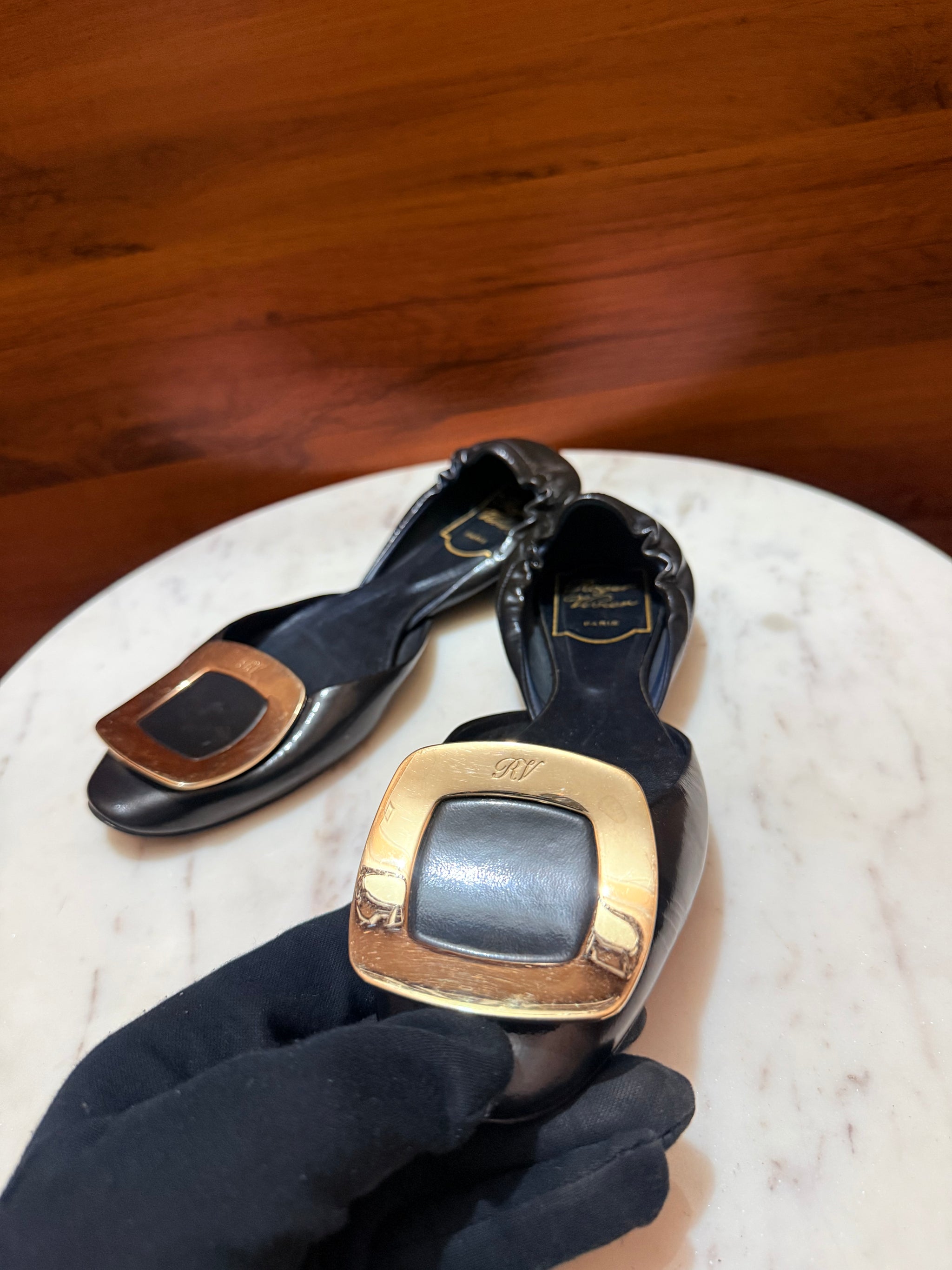 Roger Vivier Gommette Buckle Leather Ballet Flats