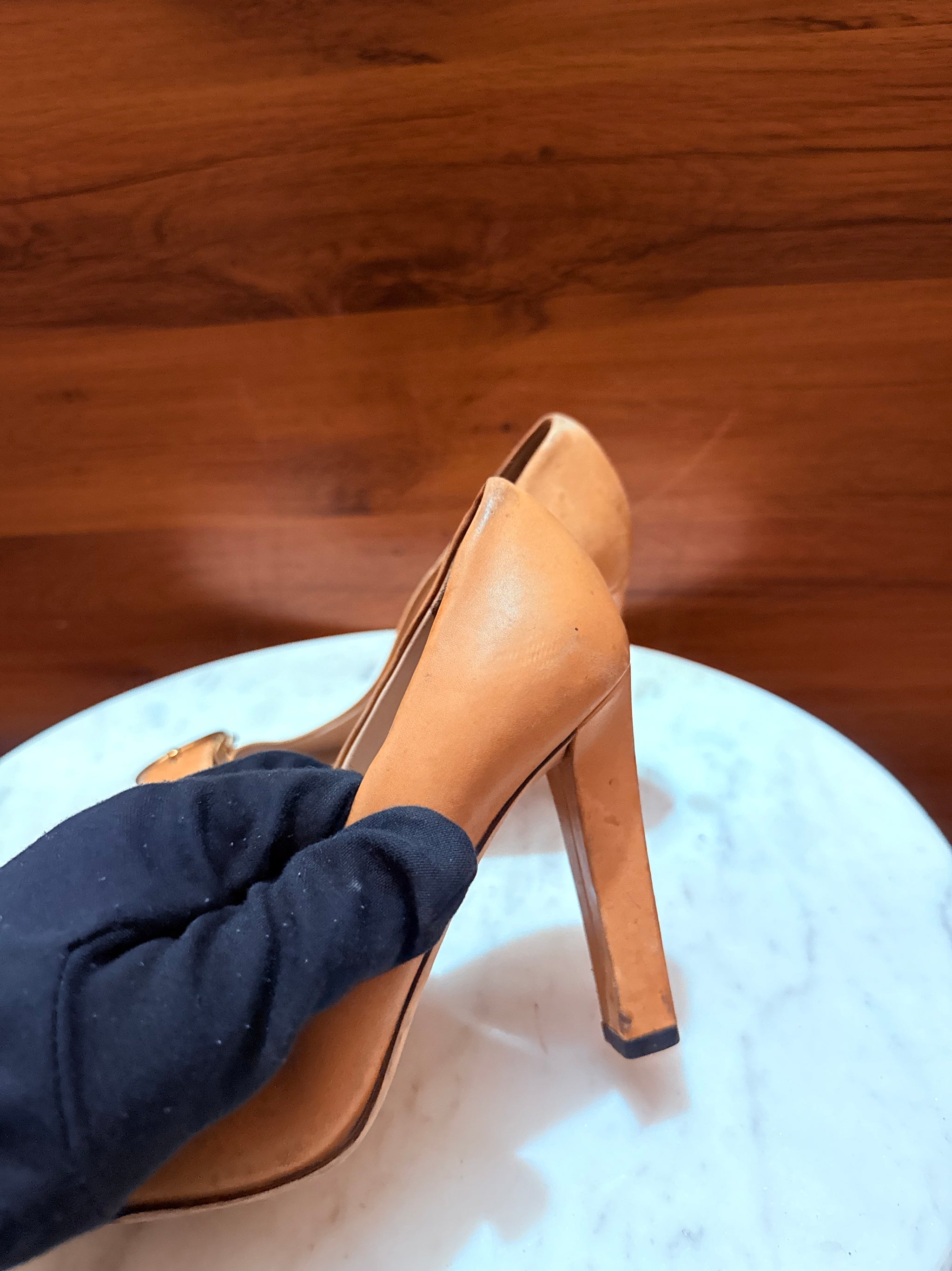 Gucci Buckle Detail Leather High Block Heel Pumps