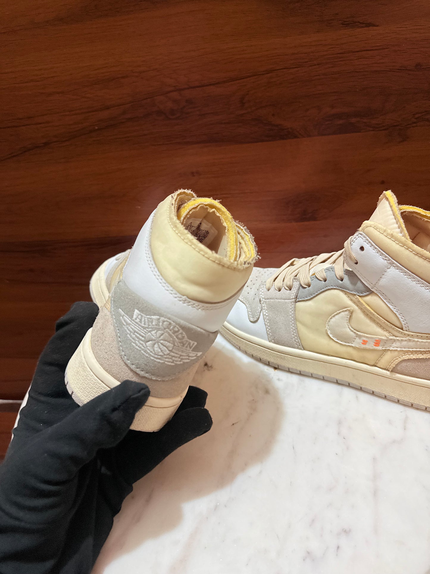 Air Jordan 1 Mid SE Craft