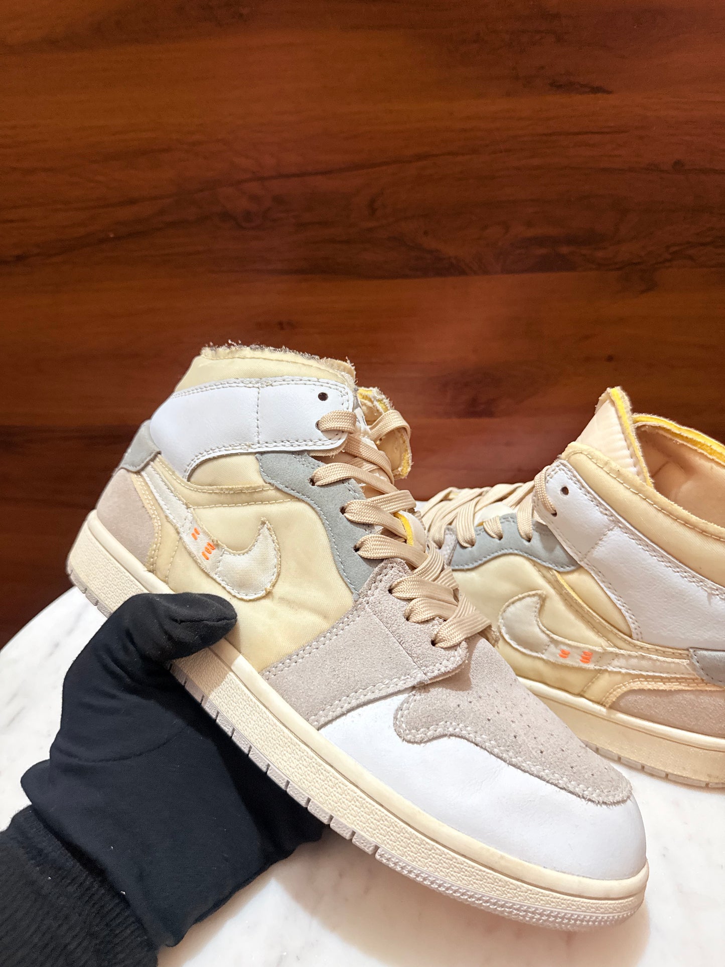 Air Jordan 1 Mid SE Craft
