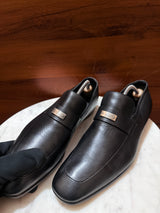 Gucci Engraved Silver Logo Plate Leather Loafers