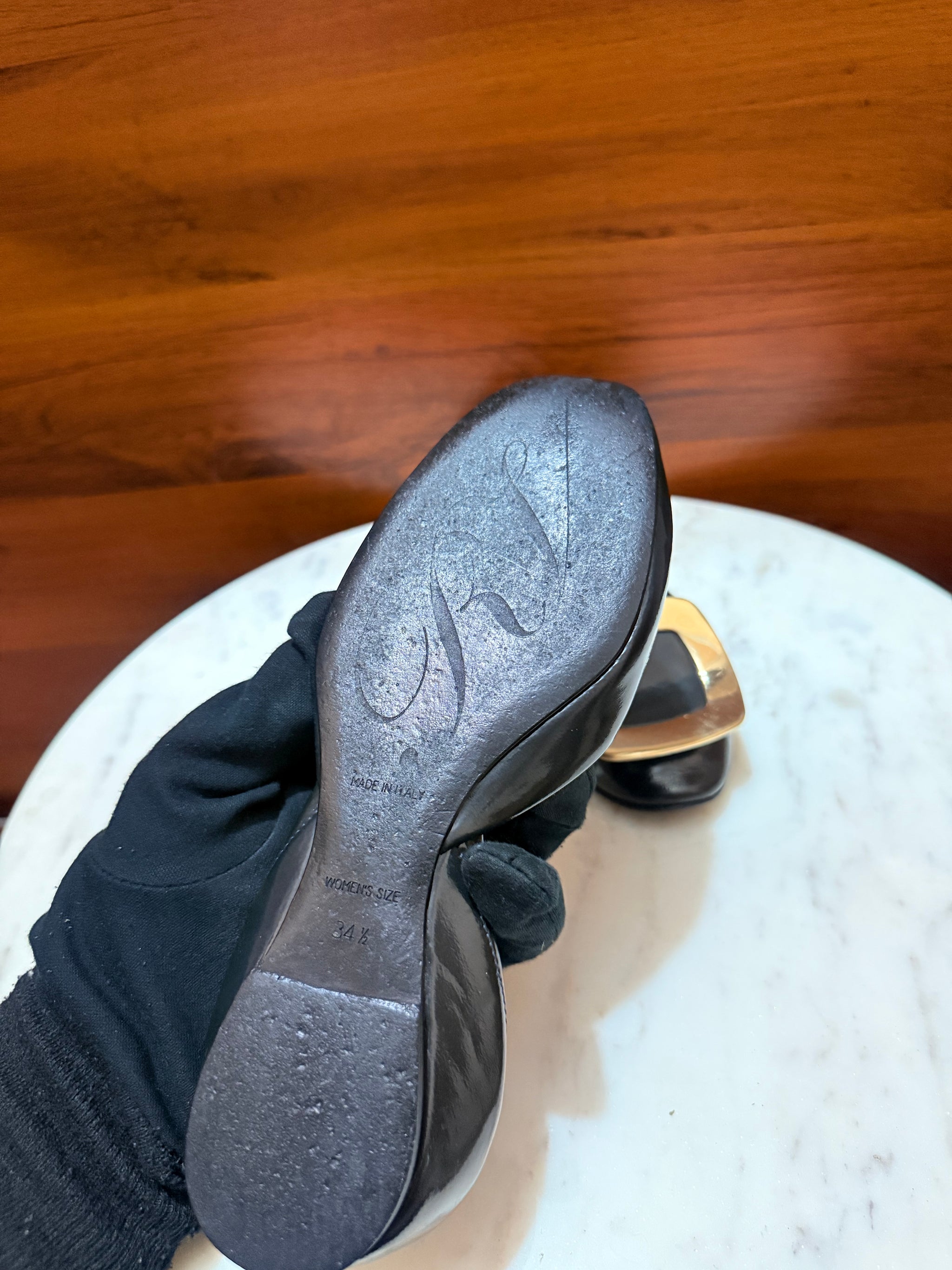 Roger Vivier Gommette Buckle Leather Ballet Flats
