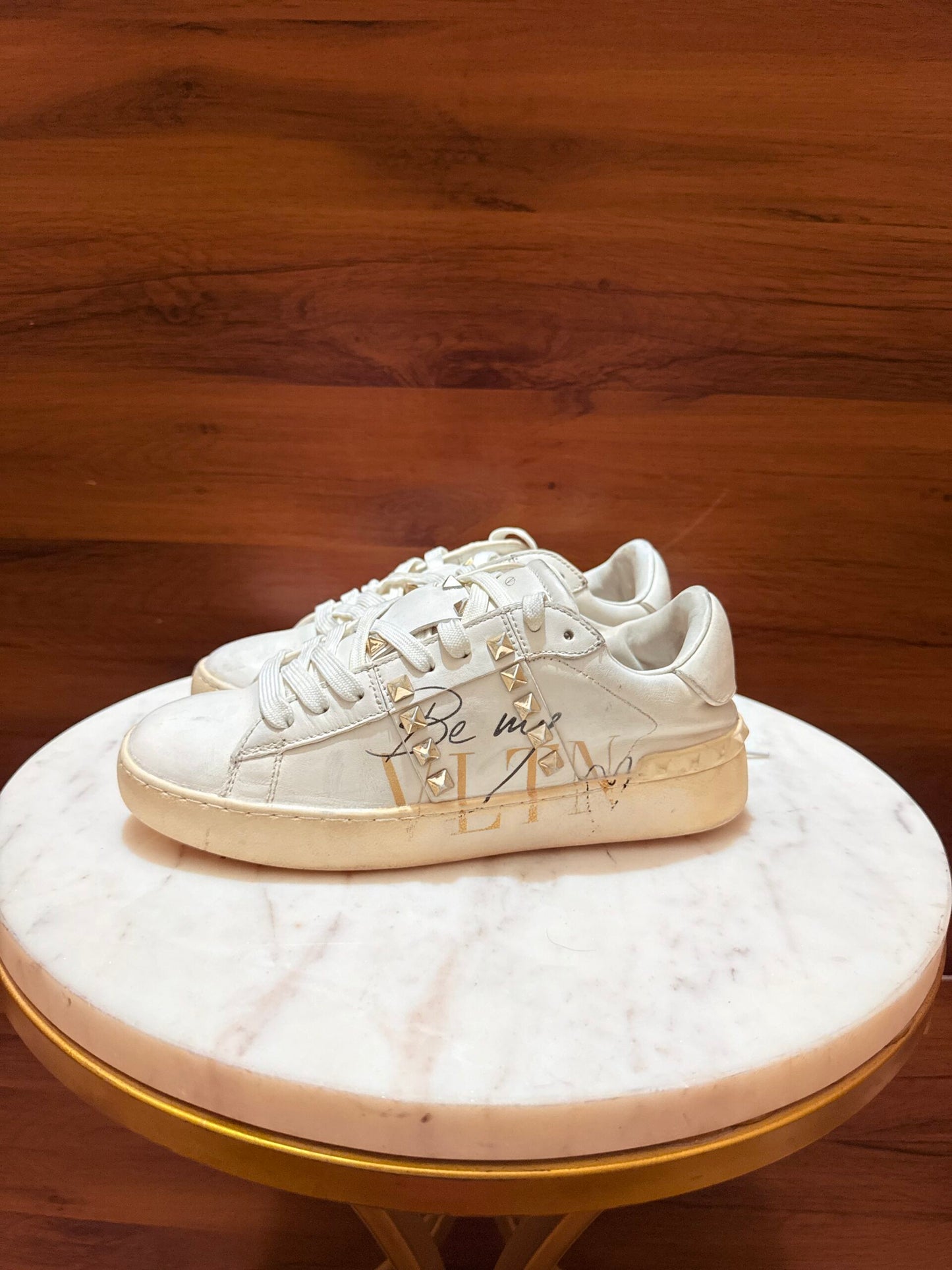 Valentino Garavani – Rockstud VLTN “Be Me” Leather Sneakers