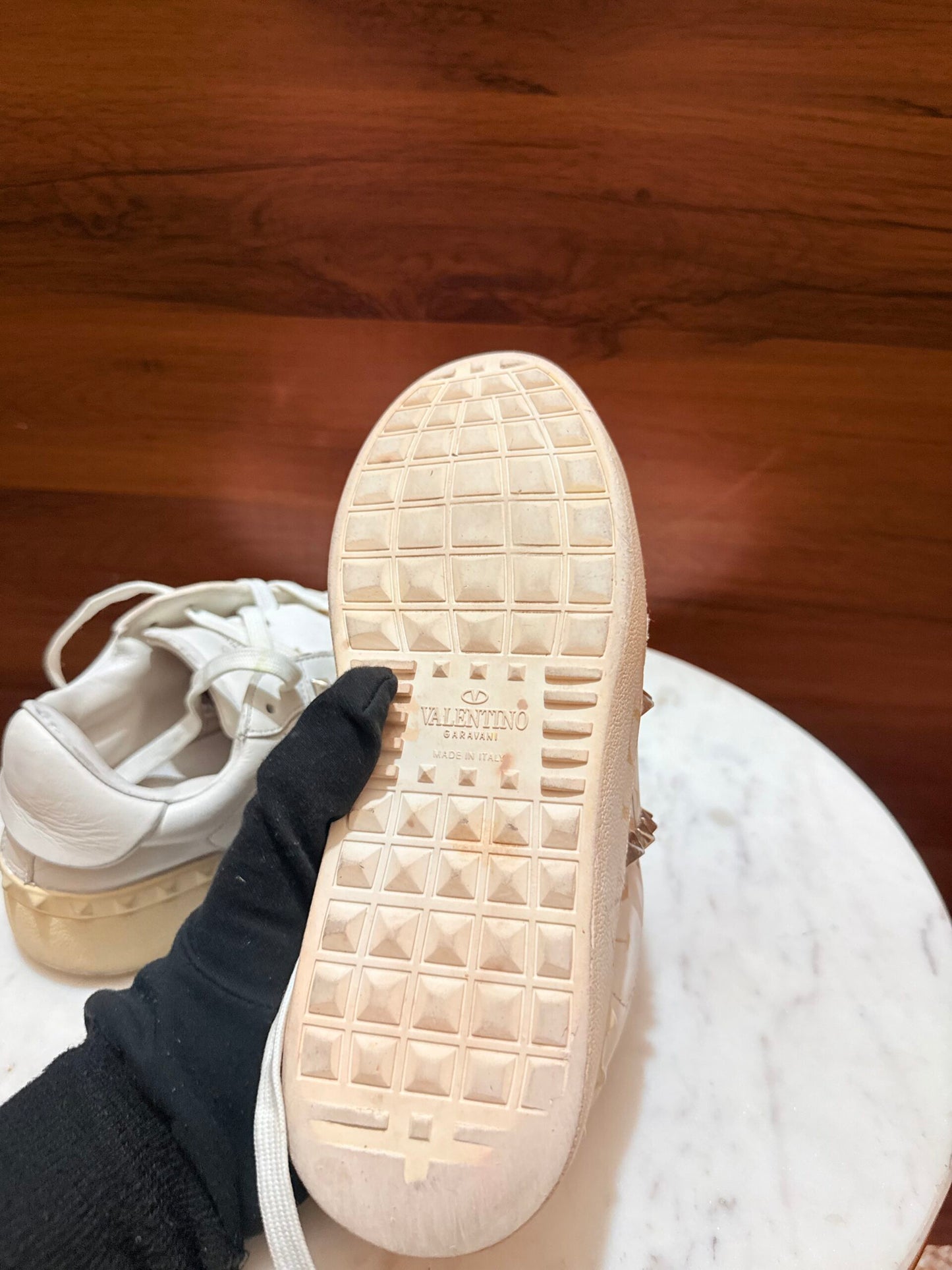 Valentino Garavani – Rockstud VLTN “Be Me” Leather Sneakers