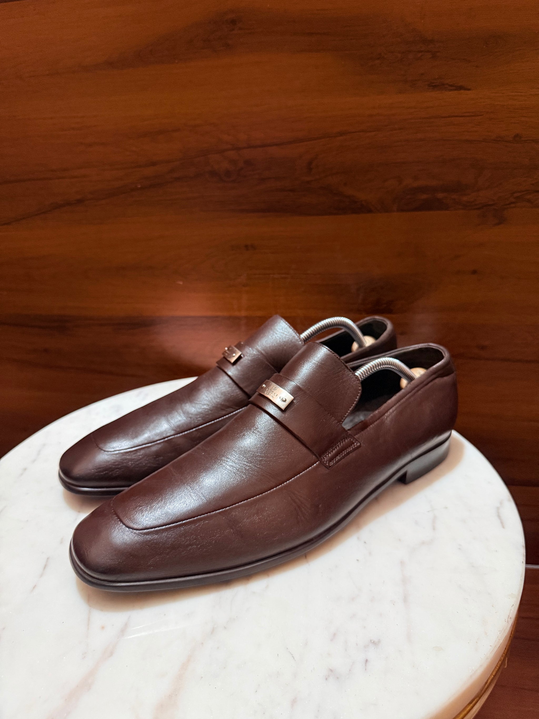 Gucci Logo Plaque Leather Slip-On Loafers