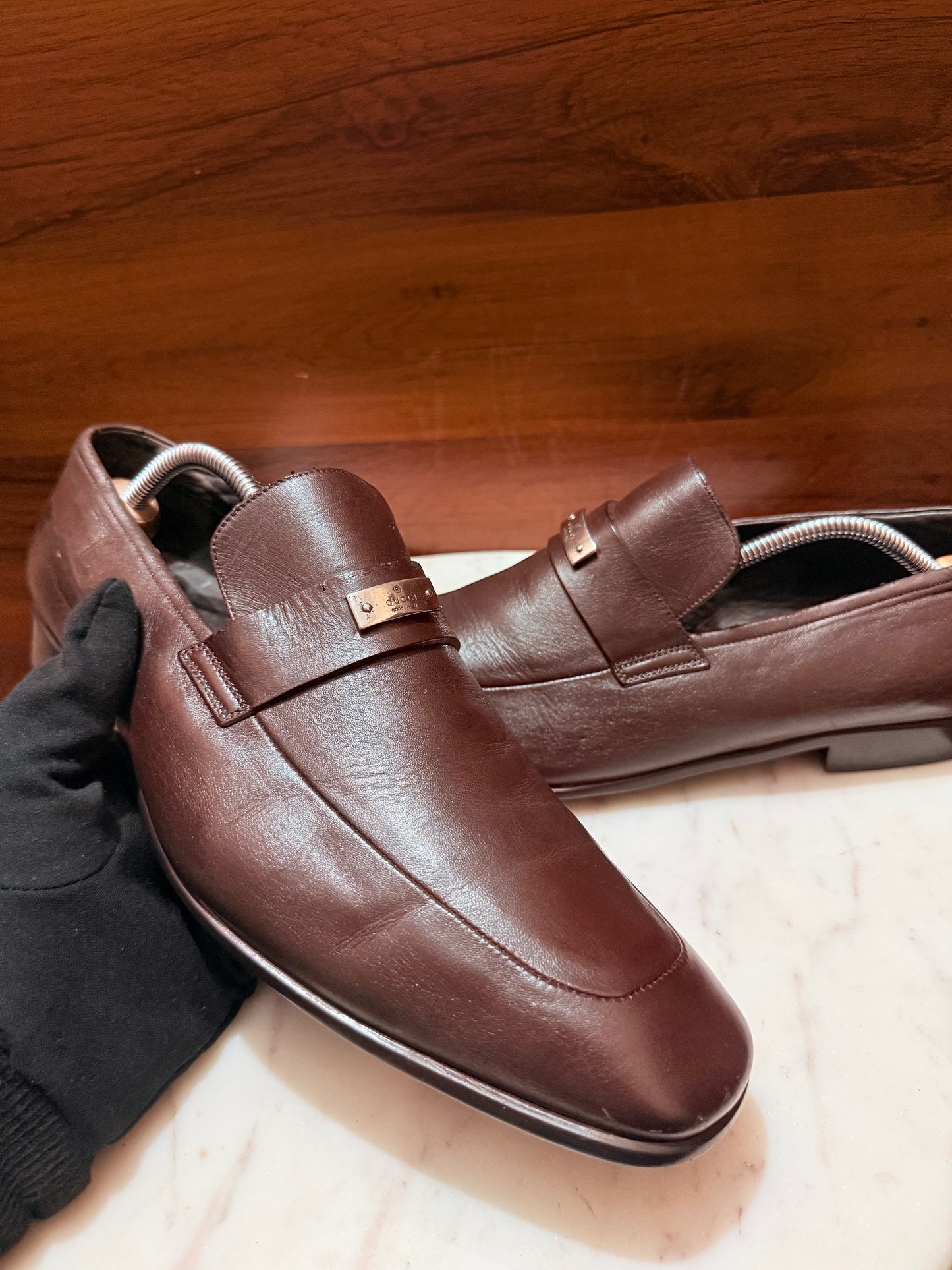 Gucci Logo Plaque Leather Slip-On Loafers