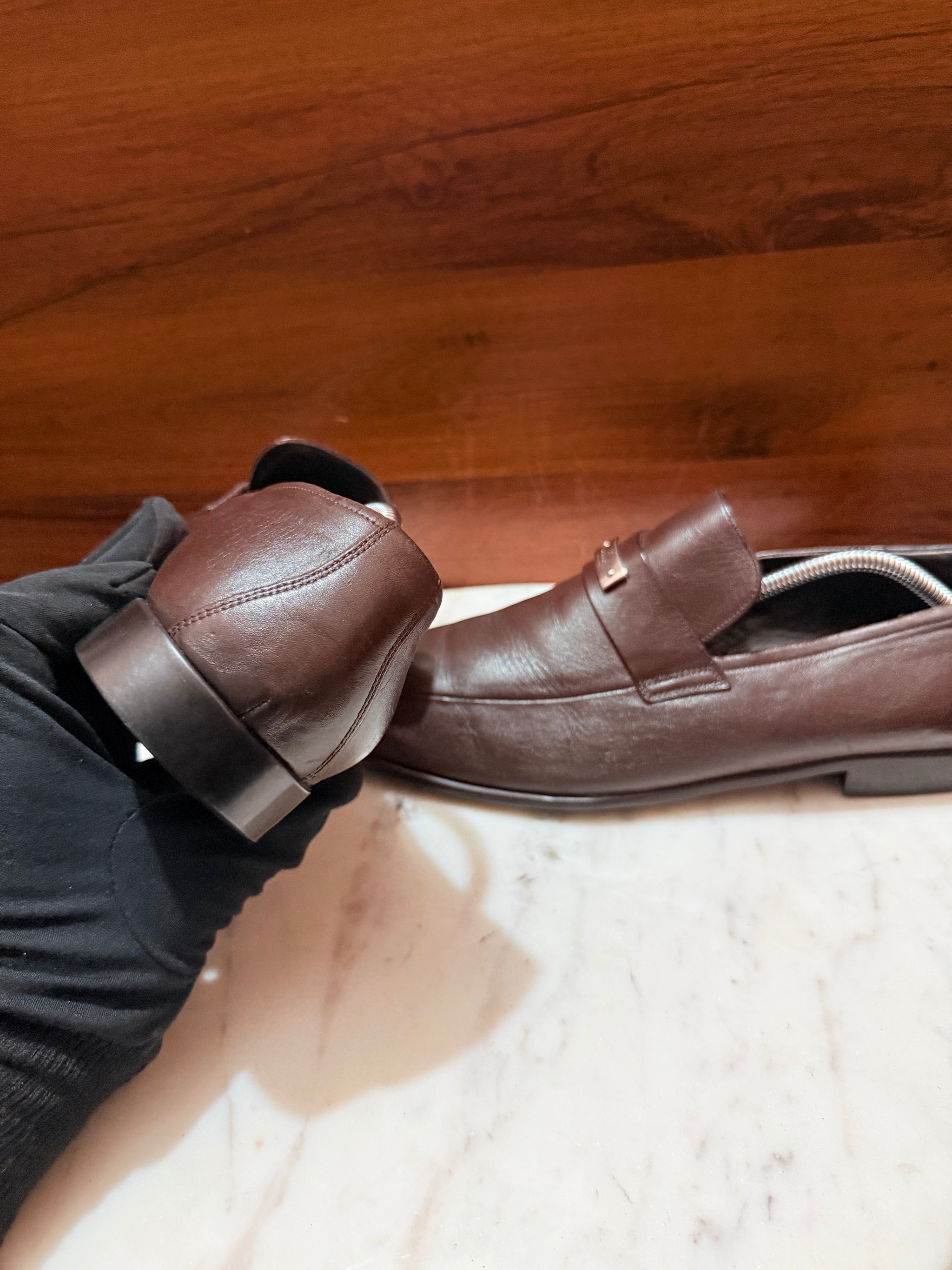 Gucci Logo Plaque Leather Slip-On Loafers