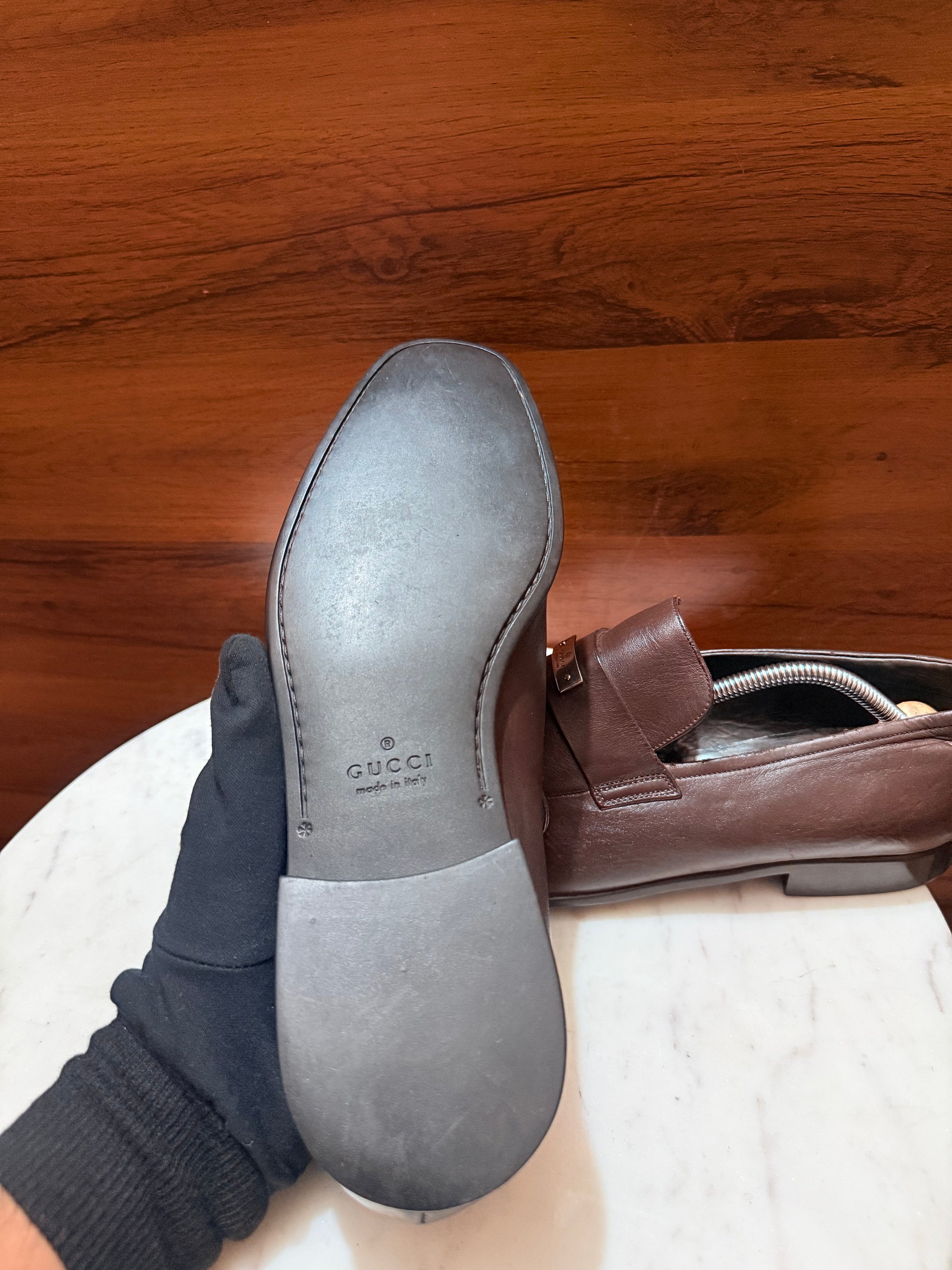 Gucci Logo Plaque Leather Slip-On Loafers