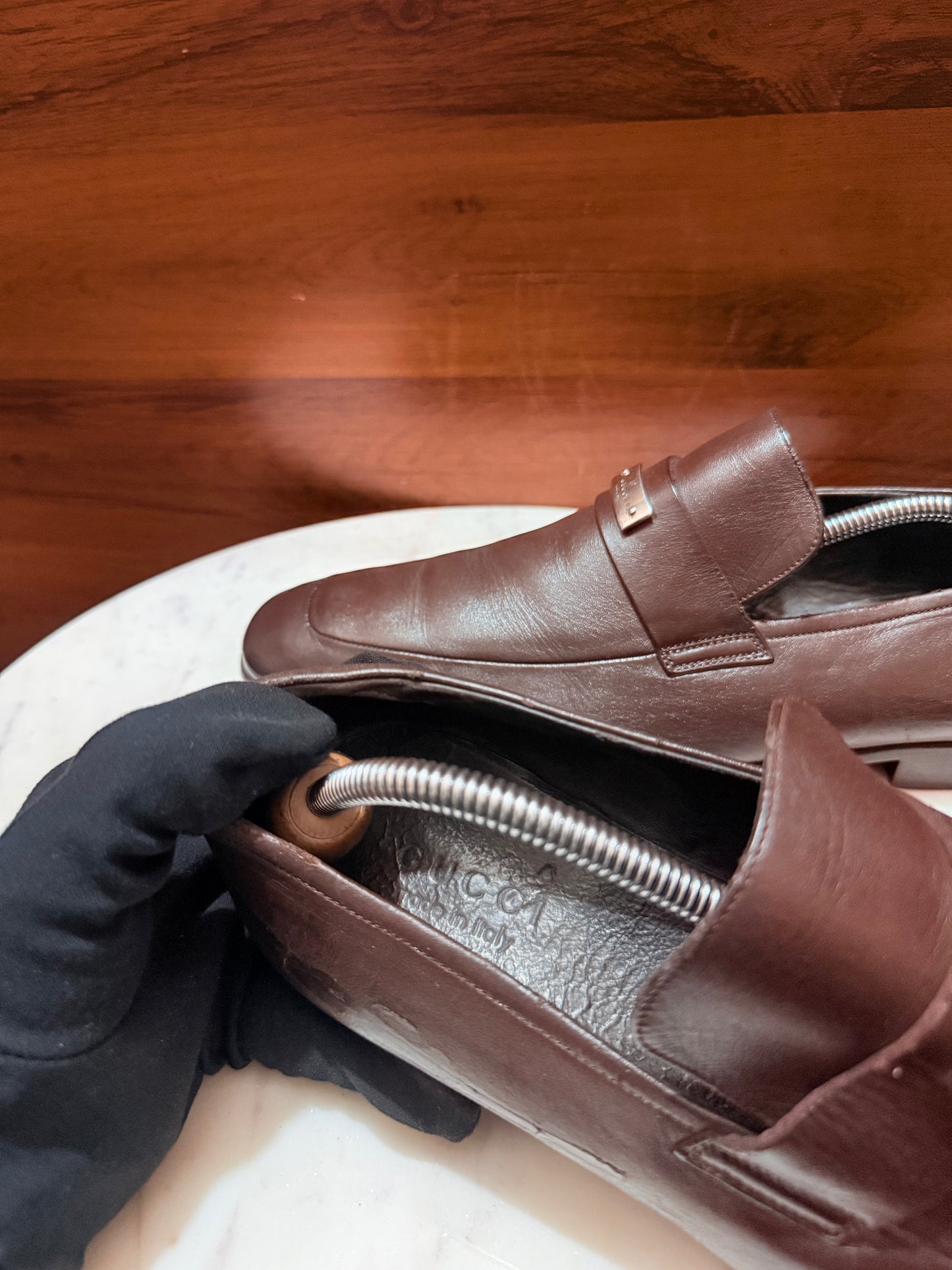 Gucci Logo Plaque Leather Slip-On Loafers