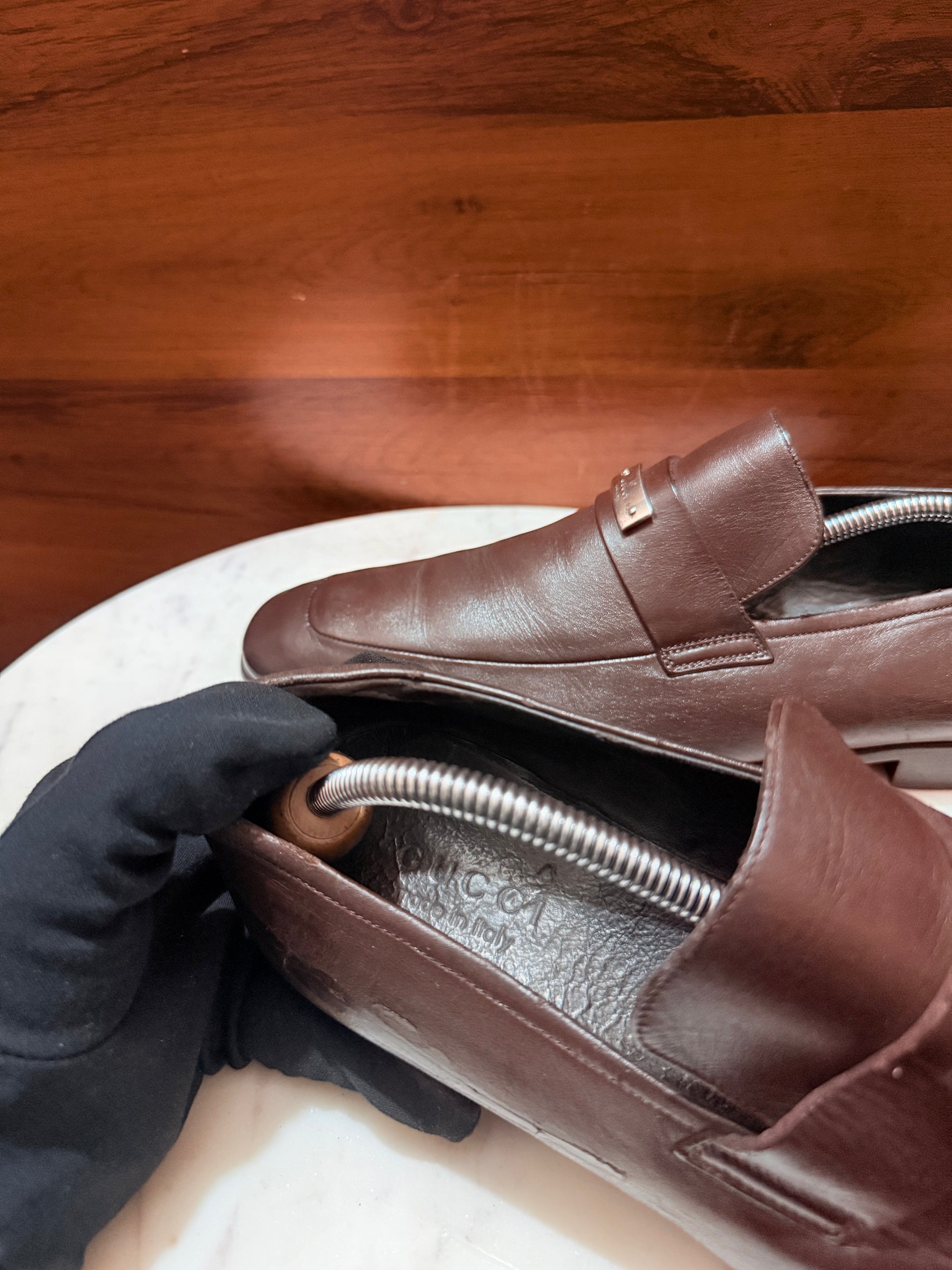 Gucci Logo Plaque Leather Slip-On Loafers