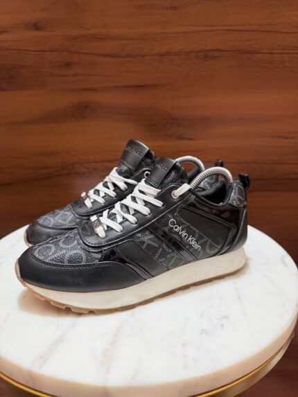 Calvin Klein – Monogram Flexi Runner Sneakers