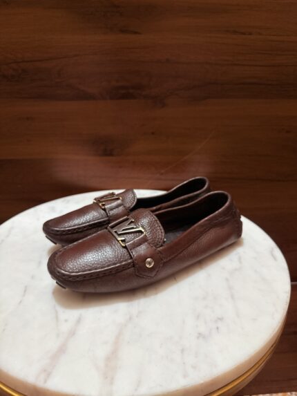 Louis Vuitton – Gloria Pebble-Grain Leather LV Logo Driving Loafers