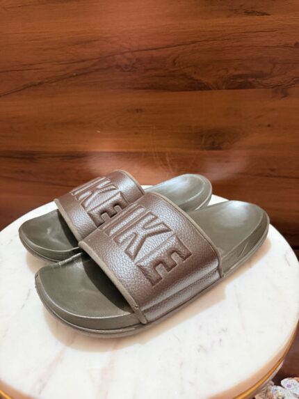 Nike – Benassi JDI Embossed Leather Slides